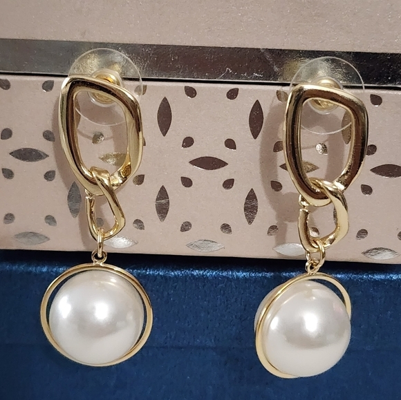 Genuine Shell Pearl Drop Earrings 18k Gold Plated 4 ct - Picture 3 of 7